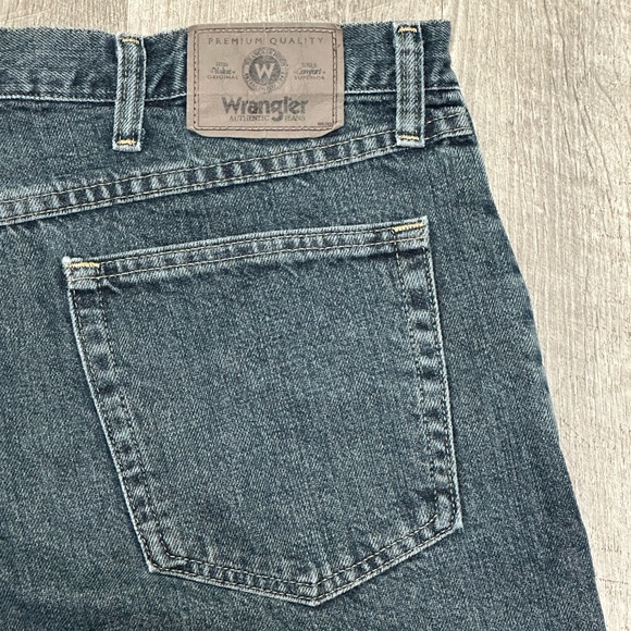 Men's Wrangler 38 Large Denim Shorts Jeans Dark Navy Blue Relaxed Fit EUC - Picture 6 of 8